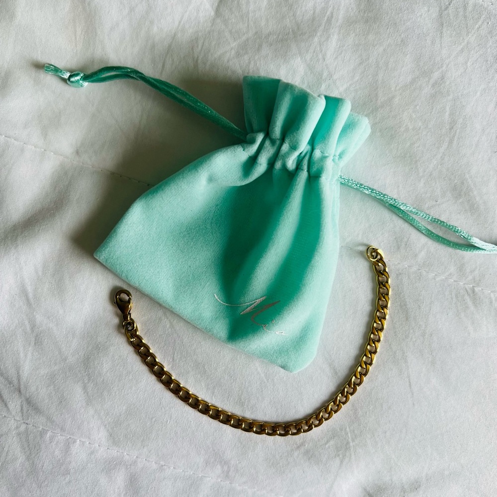 Gold bracelet Eleanor from Mia Bijoux